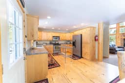 Pet Friendly Rustic Charm Close to National Parks - Image 5