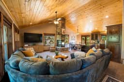 The Black Bear Lodge — 5BR Lodge | Arcades + Fire Pit + Near Zion/Bryce - Image 2