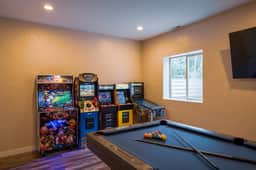 The Lazy Bear Lodge — Dog-Friendly Cabin with Hot Tub, Game Room & Central AC - Image 5
