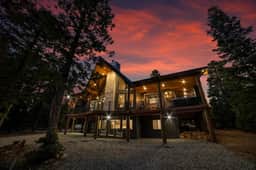 The Wolves Den Lodge | Hot Tub + Game Room Near Parks - Image 3