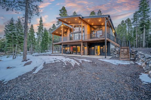 Onyx Pines Retreat | Luxury Alpine Cabin w/ Hot Tub Near Zion & Bryce - Image 2