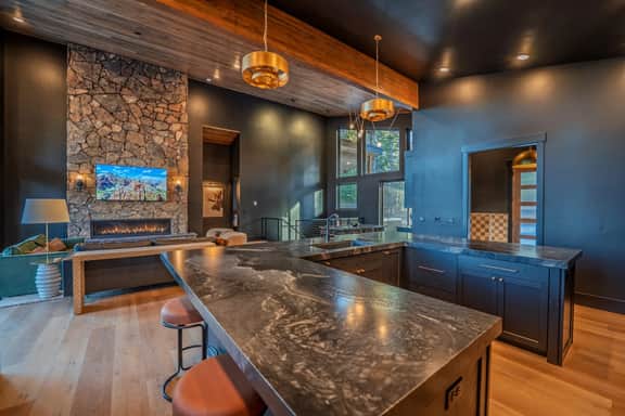 Onyx Pines Retreat | Luxury Alpine Cabin w/ Hot Tub Near Zion & Bryce - Image 4