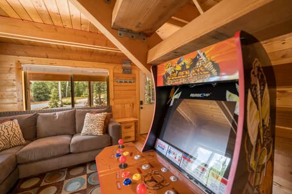 Pet & Family Friendly Rustic Relaxation Near Parks - Image 3