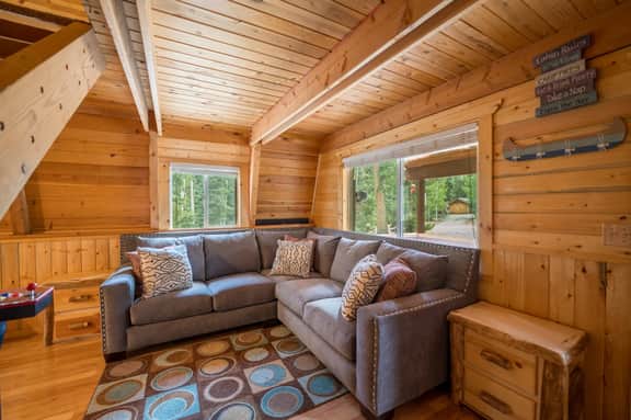 Pet & Family Friendly Rustic Relaxation Near Parks - Image 4