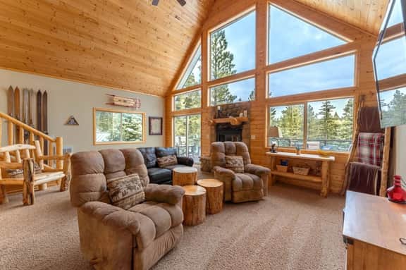 Pet Friendly Rustic Charm Close to National Parks - Image 3