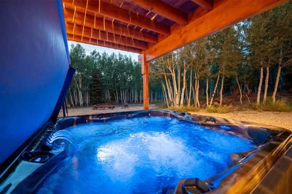 The Bear Tracks Lodge — 4BR Lodge for 14 | Hot Tub + Arcades + Pool Table + Fire Pit - Image 2