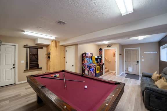 The Bear Tracks Lodge — 4BR Lodge for 14 | Hot Tub + Arcades + Pool Table + Fire Pit - Image 3