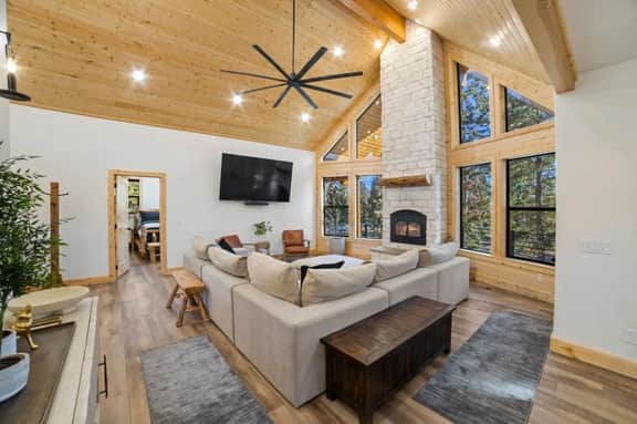 The Wolves Den Lodge | Hot Tub + Game Room Near Parks - Image 4