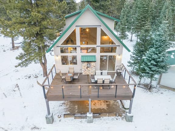 Pet Friendly Rustic Charm Close to National Parks - Image 1