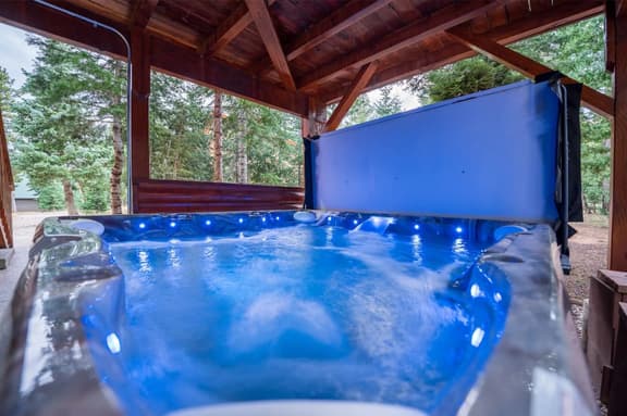 The Pinehill Lodge | 3BR, 2 King Beds + Hot Tub - Image 1